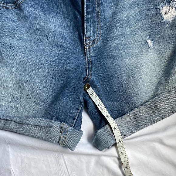 Refuge Distressed Denim Jean Short - Picture 4 of 6